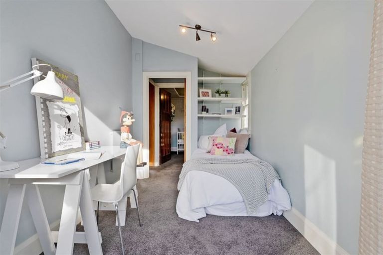 Photo of property in 11 Corson Avenue, Beckenham, Christchurch, 8023