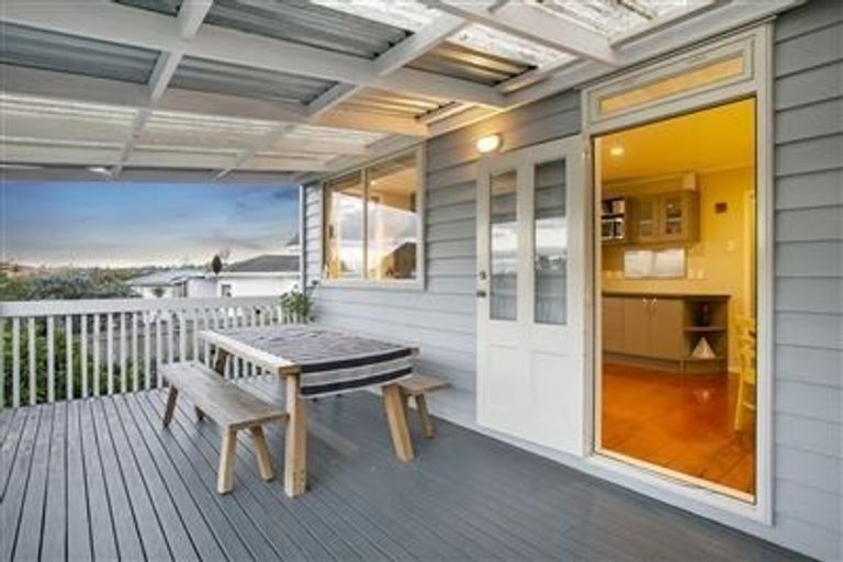 Photo of property in 80 Verbena Road, Birkdale, Auckland, 0626