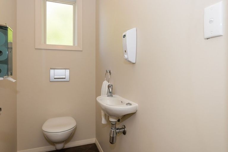 Photo of property in 184 Fitzherbert Avenue, West End, Palmerston North, 4410