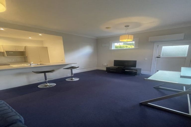 Photo of property in 152 Kelburn Parade, Kelburn, Wellington, 6012