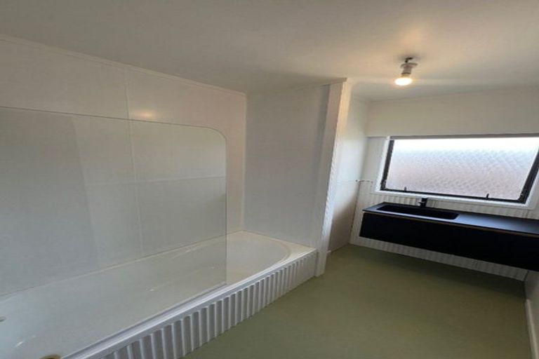 Photo of property in 2 Empire Road, Orewa, 0931