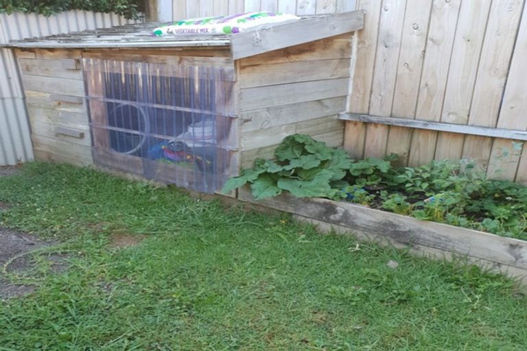 Photo of property in 10 Valley Road, Waiuku, 2123