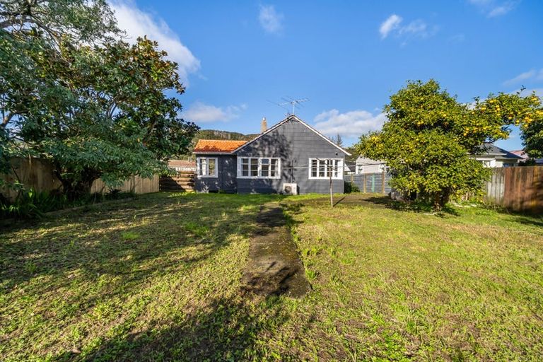 Photo of property in 25 Poole Street, Taita, Lower Hutt, 5011