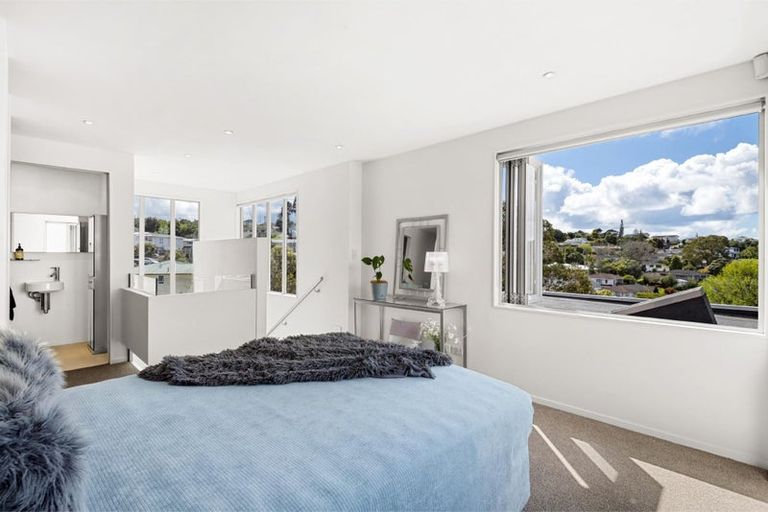 Photo of property in 2/20 Sycamore Drive, Sunnynook, Auckland, 0620