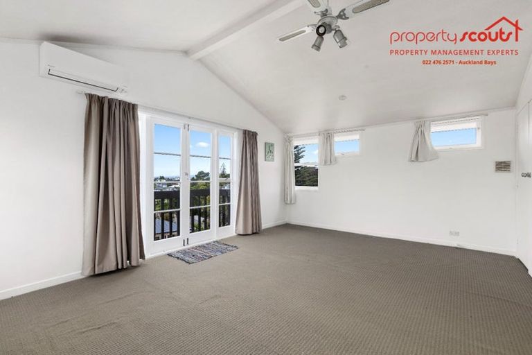 Photo of property in 2/537 Glenfield Road, Glenfield, Auckland, 0629
