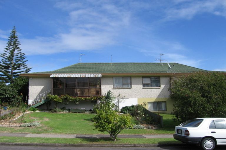 Photo of property in 1 Hedge Row, Sunnyhills, Auckland, 2010