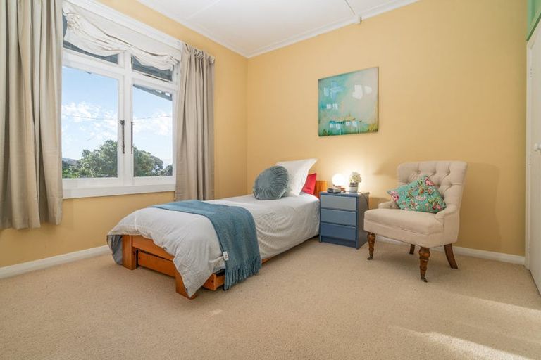 Photo of property in 72 Wellington Road, Paekakariki, 5034