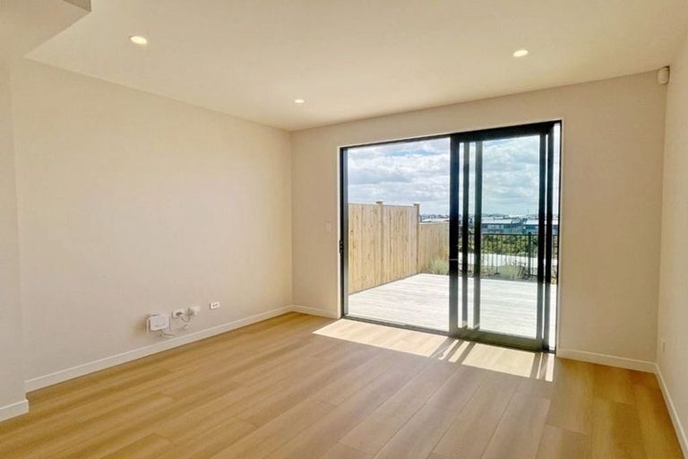 Photo of property in 22 Puihi Crescent, Massey, Auckland, 0614
