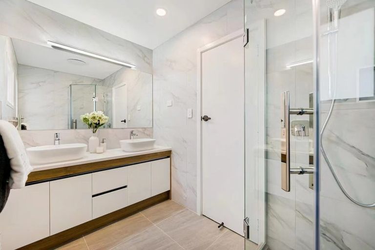 Photo of property in 1 Glen Vista Place, Bayview, Auckland, 0629