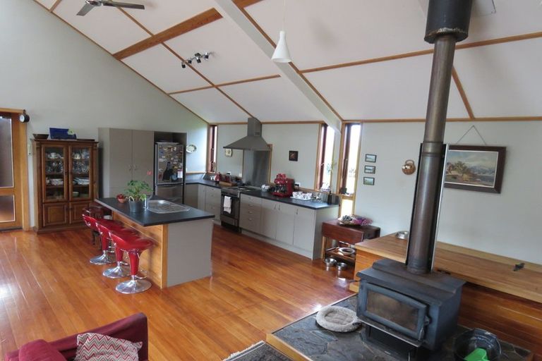 Photo of property in 10 Tokanui-haldane Road, Tokanui, 9884