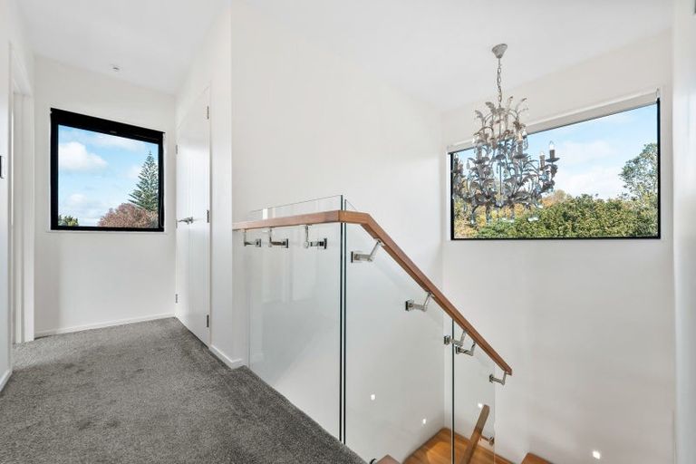 Photo of property in 7 Hartles Place, Mellons Bay, Auckland, 2014