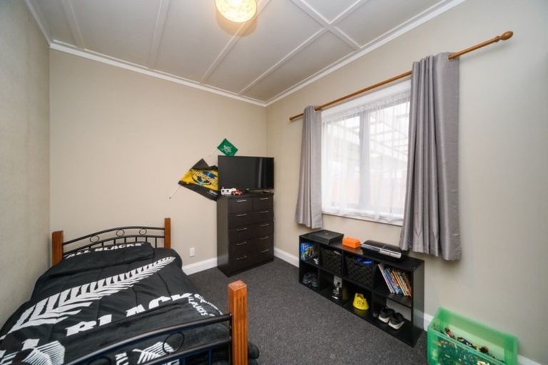Photo of property in 15 Suzanne Grove, Kelvin Grove, Palmerston North, 4414