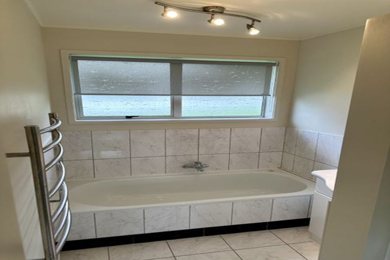 Photo of property in 2/51 Shanaway Rise, Hillcrest, Auckland, 0627