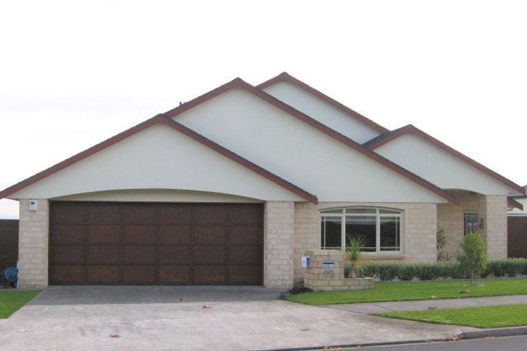 Photo of property in 33 Lansell Drive, East Tamaki Heights, Auckland, 2016