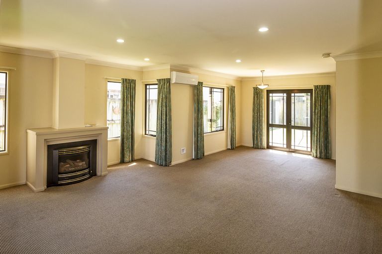 Photo of property in 27 Pirie Street, Palmerston North, 4410