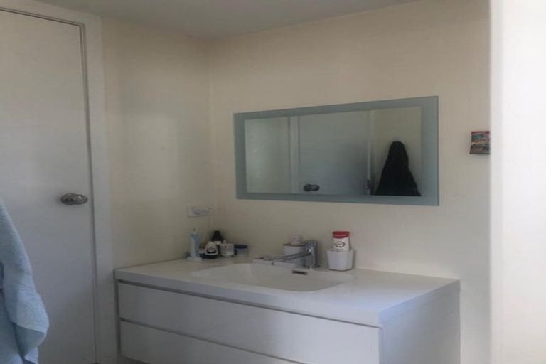 Photo of property in 12 Glendawn Place, Bayview, Auckland, 0629