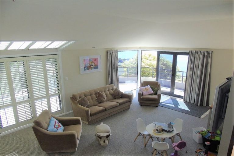 Photo of property in 13 Fortification Road, Karaka Bays, Wellington, 6022