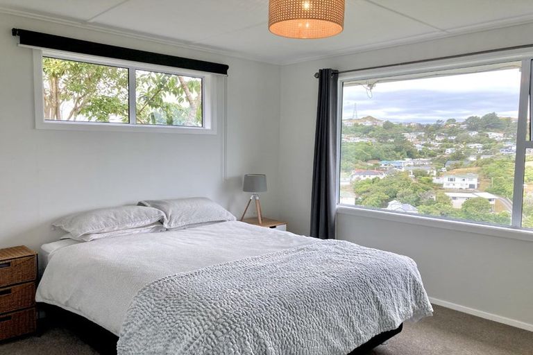 Photo of property in 110 Ruskin Road, Newlands, Wellington, 6037