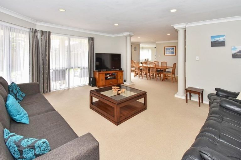 Photo of property in 14 Trossach Place, Wattle Downs, Auckland, 2103