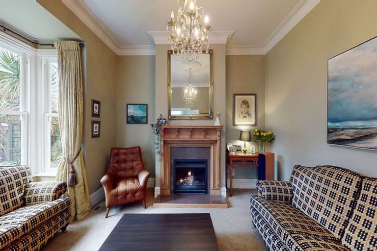 Photo of property in 37 Grove Road, Kelburn, Wellington, 6012