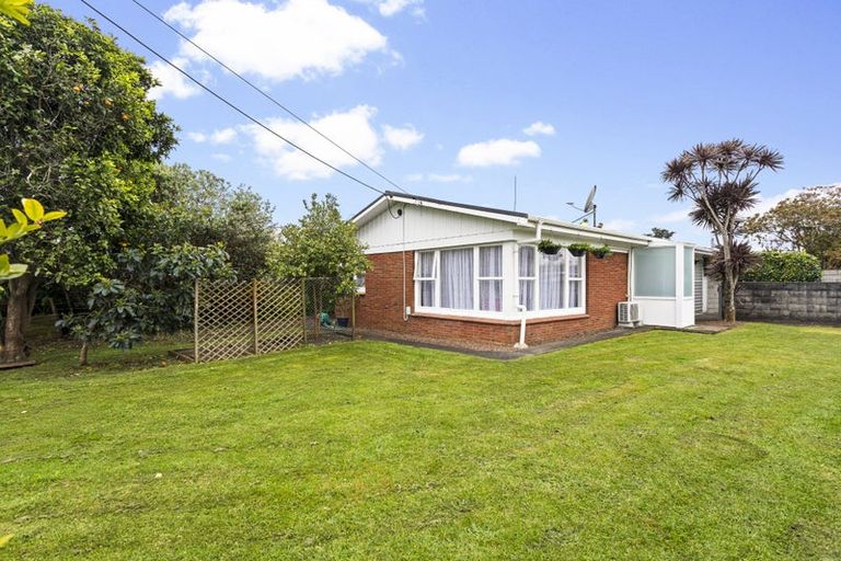 Photo of property in 1/663 Te Atatu Road, Te Atatu Peninsula, Auckland, 0610