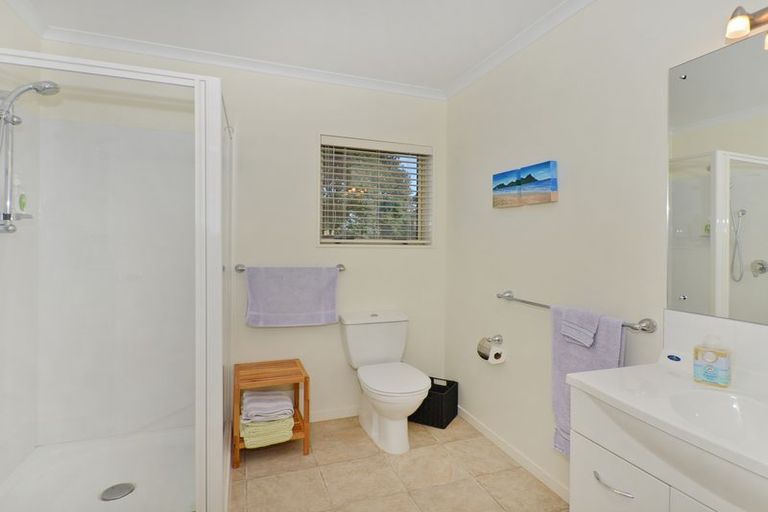 Photo of property in 6 Ishtar Place, One Tree Point, 0118