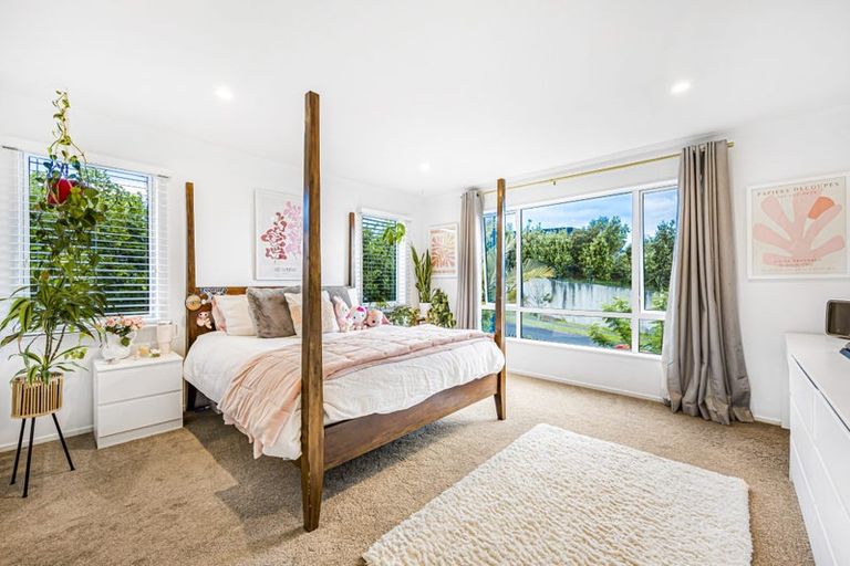 Photo of property in 44 Boocock Crescent, Orewa, 0931