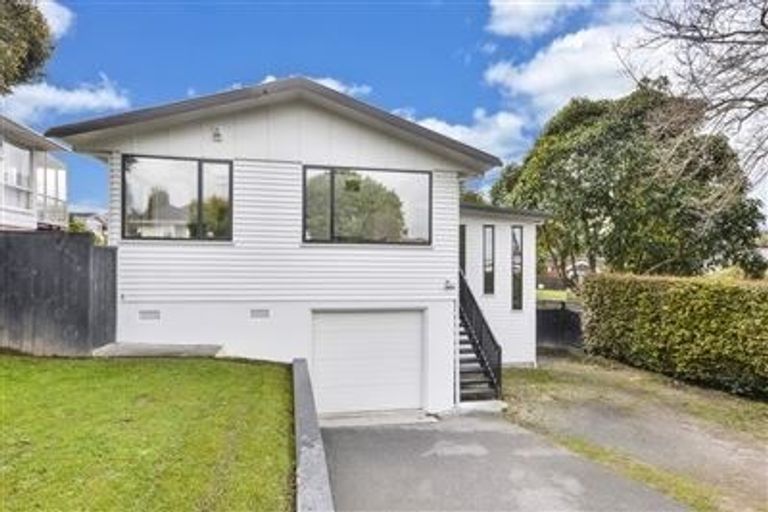 Photo of property in 2/51 Knightsbridge Drive, Forrest Hill, Auckland, 0620
