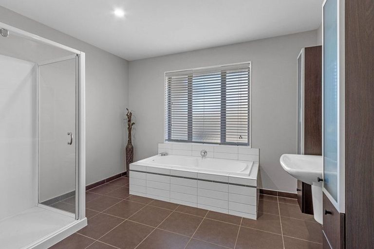 Photo of property in 16 Sovereign Gardens, Halswell, Christchurch, 8025