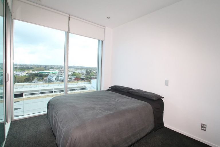 Photo of property in Sentinel Apartments, 905/3 Northcroft Street, Takapuna, Auckland, 0622