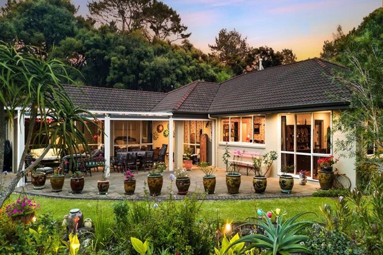 Photo of property in 33 Mudgeways Road, Massey, Auckland, 0614