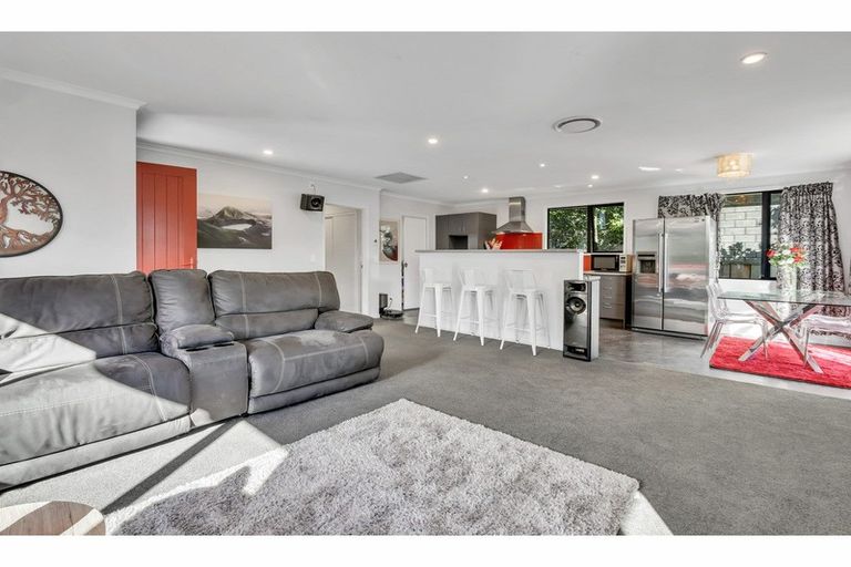 Photo of property in 12 Binstead Place, Avondale, Christchurch, 8061