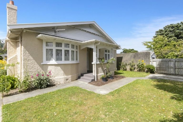 Photo of property in 43a Cambridge Terrace, Waiwhetu, Lower Hutt, 5010
