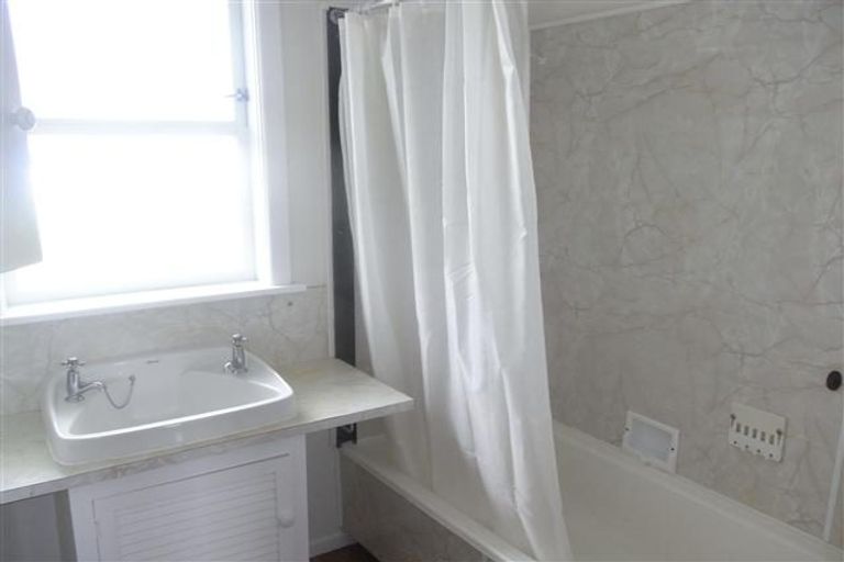 Photo of property in 8 Alice Place, Levin, 5510