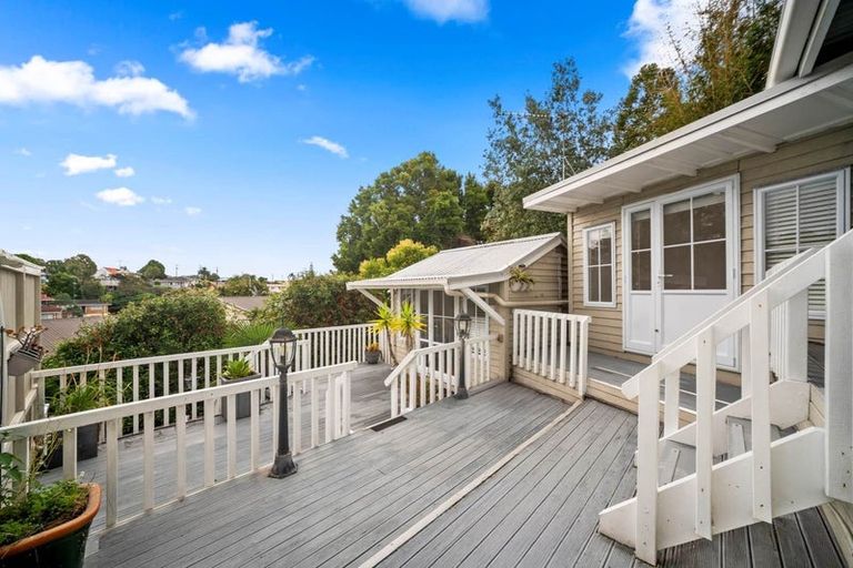 Photo of property in 49 Peach Road, Glenfield, Auckland, 0629