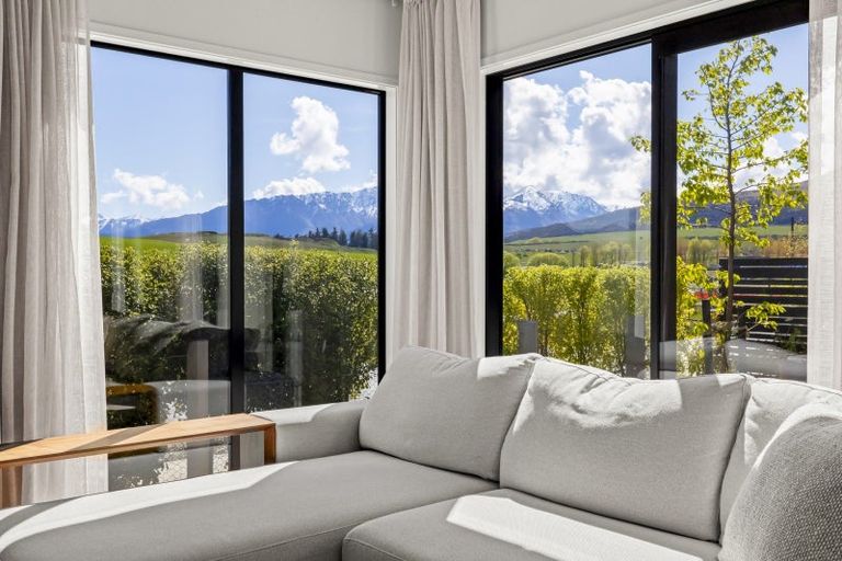 Photo of property in 9 Mcgibbon Lane, Jacks Point, 9371