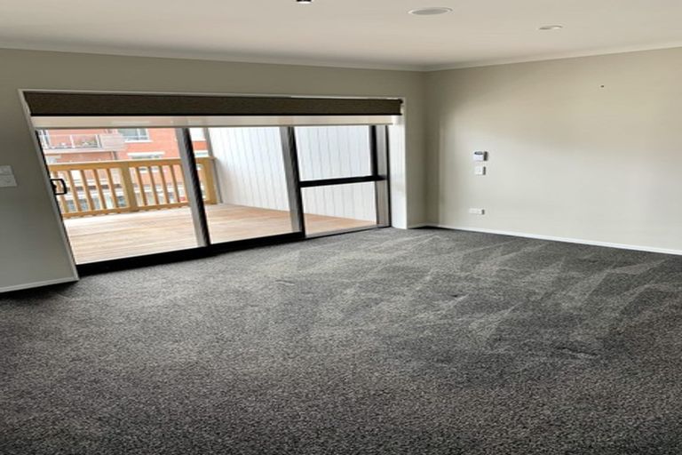 Photo of property in 215 Hobsonville Point Road, Hobsonville, Auckland, 0616