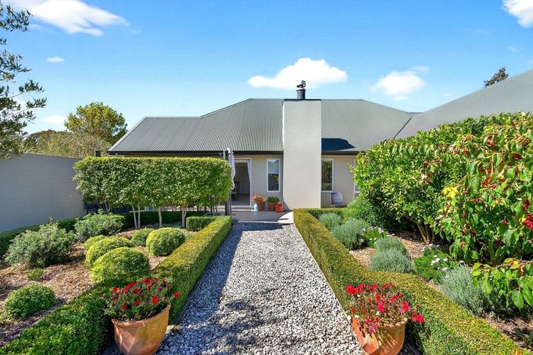 Photo of property in 10 Fairway Drive, Martinborough, 5711