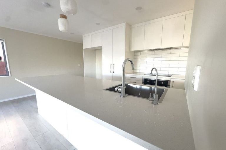 Photo of property in 7 Stockton Place, Glendene, Auckland, 0602