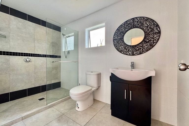 Photo of property in 49 Rosewarne Crescent, Glendene, Auckland, 0602