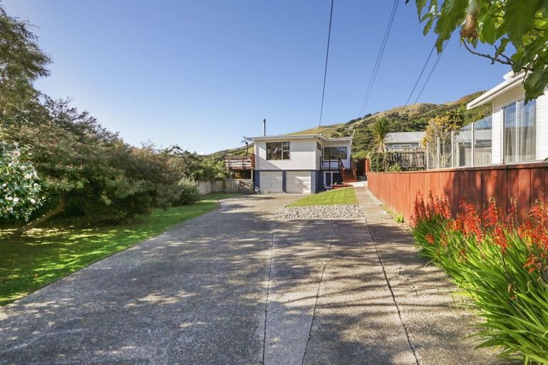 Photo of property in 5 Toenga Road, Pukerua Bay, 5026