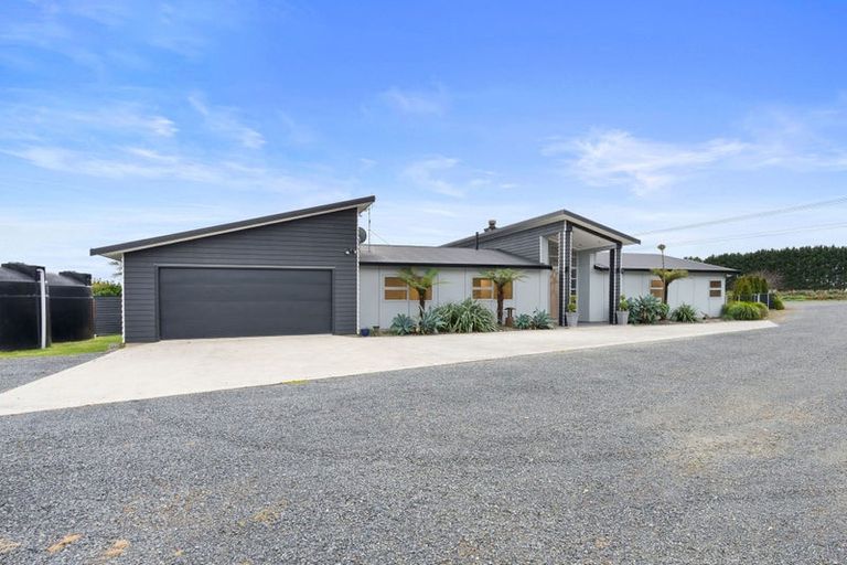 Photo of property in 51 Waikawa Beach Road, Manakau, Levin, 5573