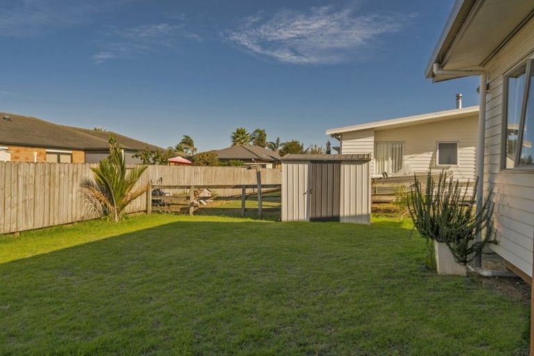 Photo of property in 1 Rena Place, Whitianga, 3510