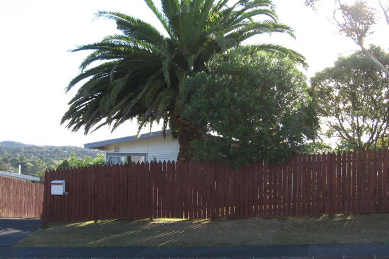 Photo of property in 27 Lantana Road, Green Bay, Auckland, 0604