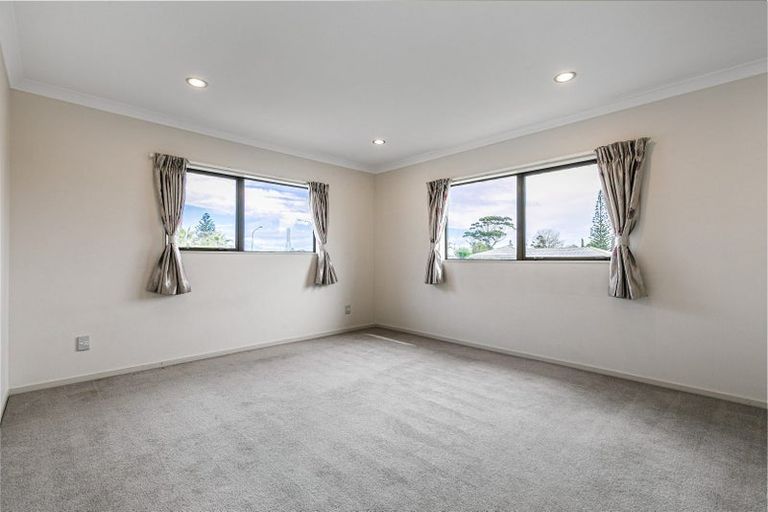 Photo of property in 114a Ti Rakau Drive, Pakuranga, Auckland, 2010