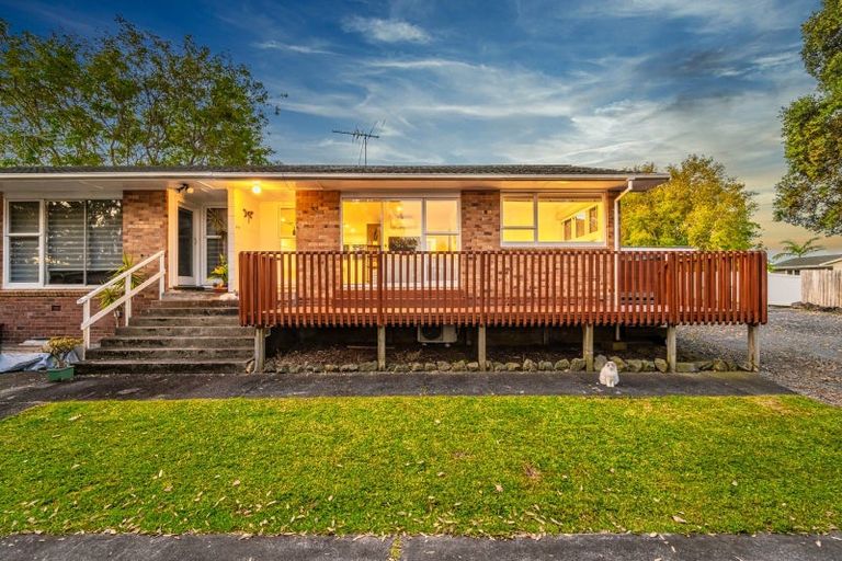 Photo of property in 2/77 Alexander Street, Cockle Bay, Auckland, 2014