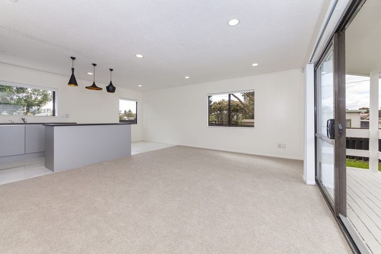 Photo of property in 1/41 Sabulite Road, Kelston, Auckland, 0602