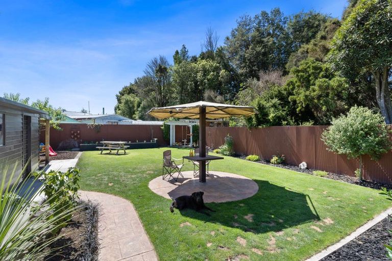 Photo of property in 22 Woodend Road, Woodend, 7610