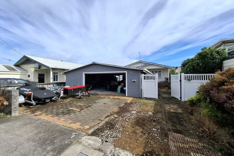 Photo of property in 90 Hine Street, New Plymouth, 4310
