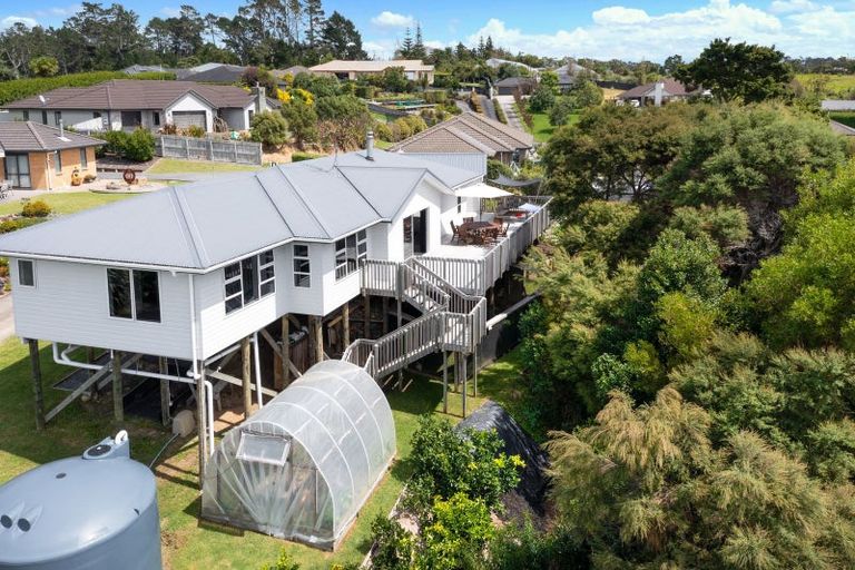 Photo of property in 11 Gavinike Place, Waimauku, 0812